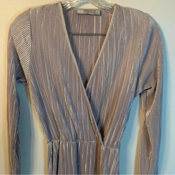 ASOS  Lilac Purple Shimmery Ribbed V-Neck Midi Dress 4 - Picture 6 of 7